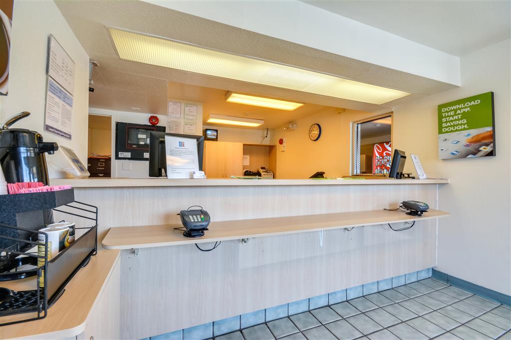 Rodeway Inn Тіллменс-Корнер Інтер'єр фото